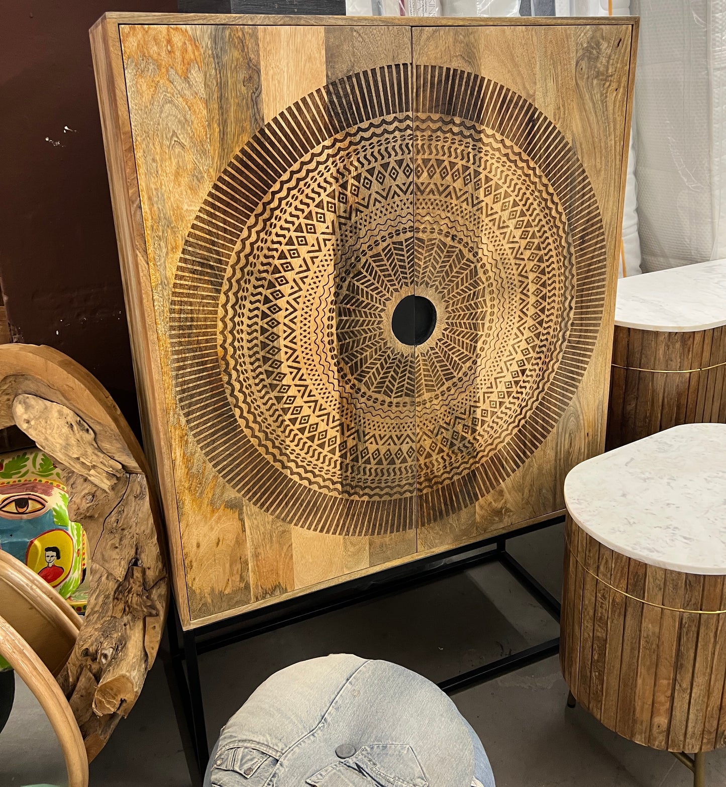 Highboard aus massivem Mangoholz