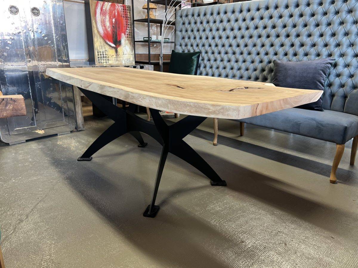 Einzigartiger Esstisch, Tischplatte aus einem Stück, Suar Holz