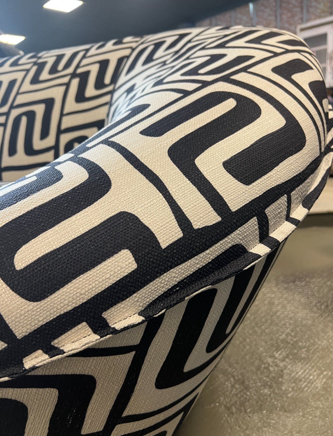 Designer Sofa – 3 Sitzer – ( Schwarz-weißes Muster )