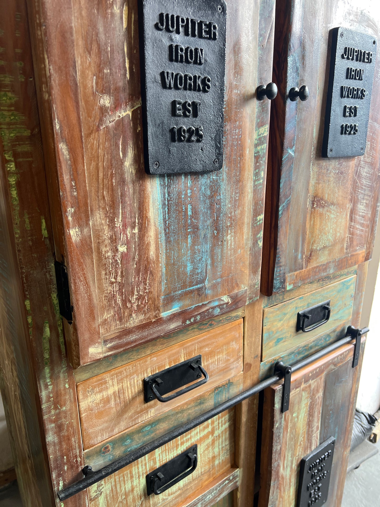 Jupiter von SIT Möbel - Schrank bunt lackiertes Altholz