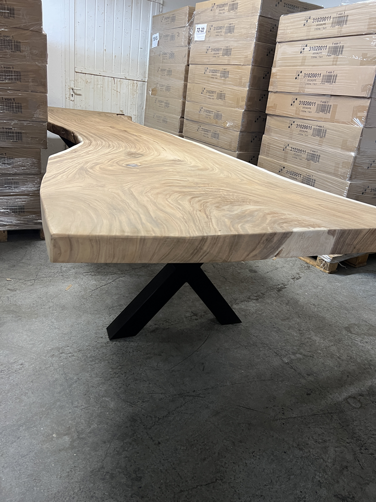 Exclusiver Designtisch aus Baumstamm Suar - echtes Kunsterwerk