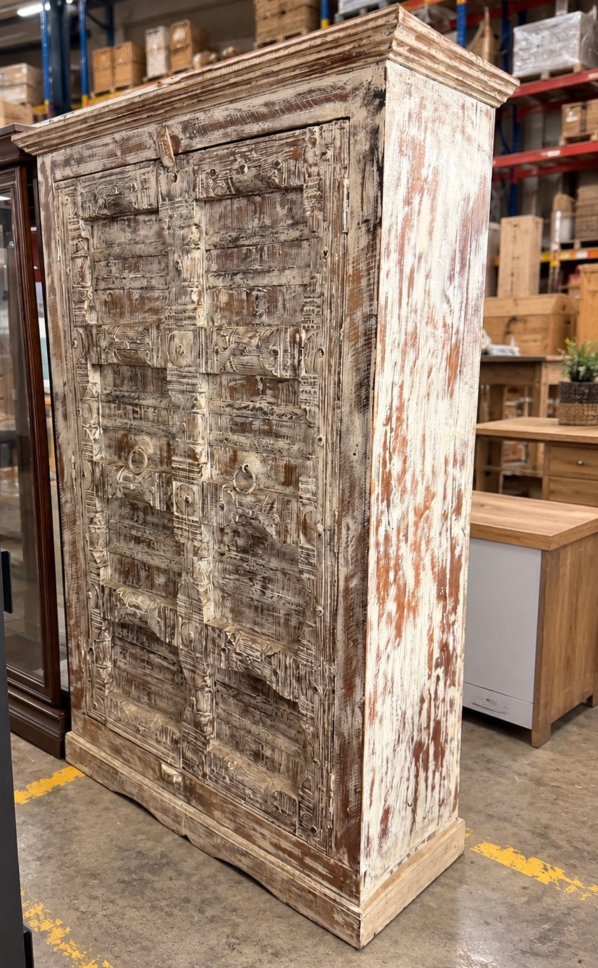 Toller Holzdielenschrank aus Altholz – echtes Unikat