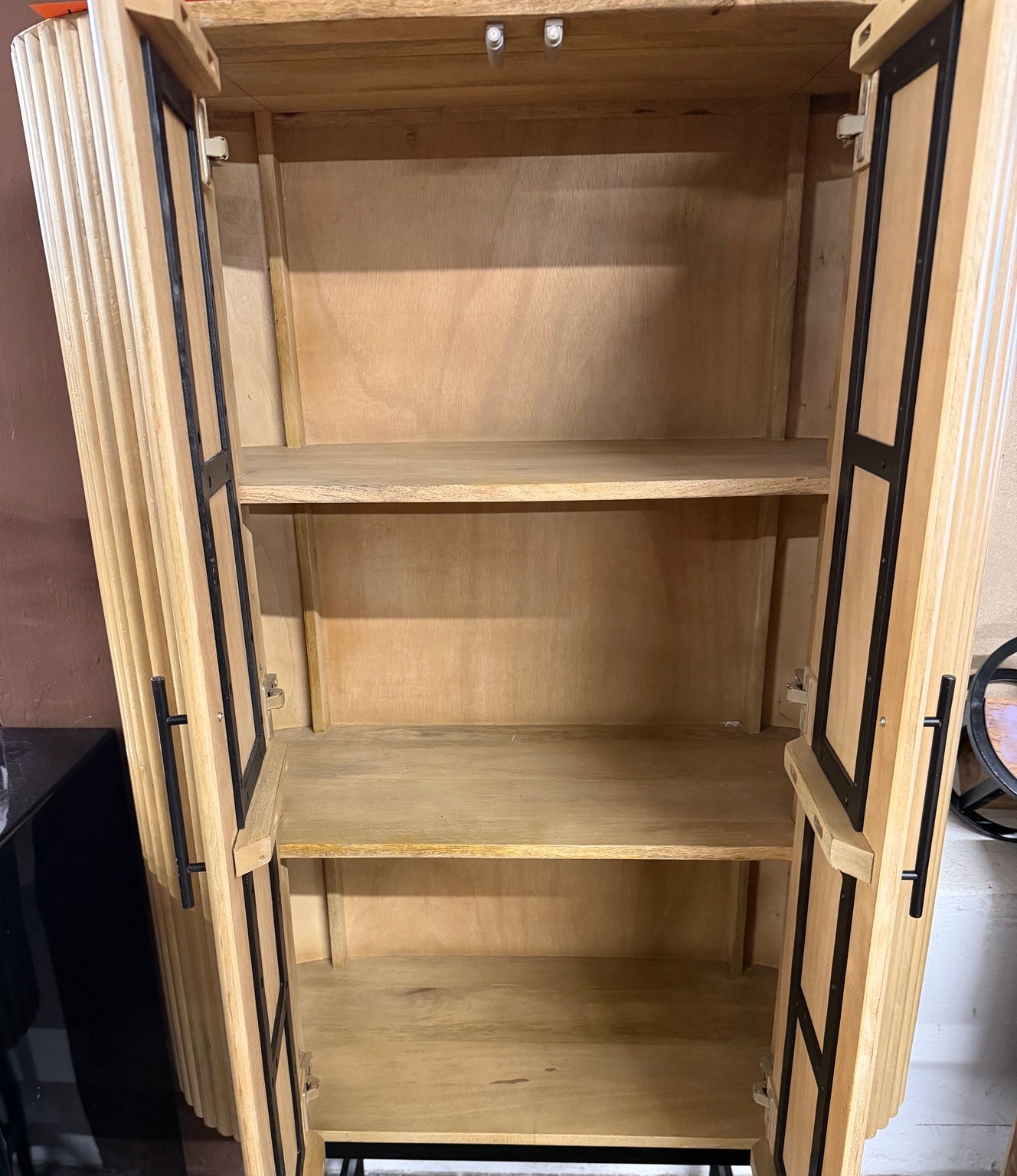 Sit Möbel Schrank aus massivem Mangoholz – moderner Lamellen-Look