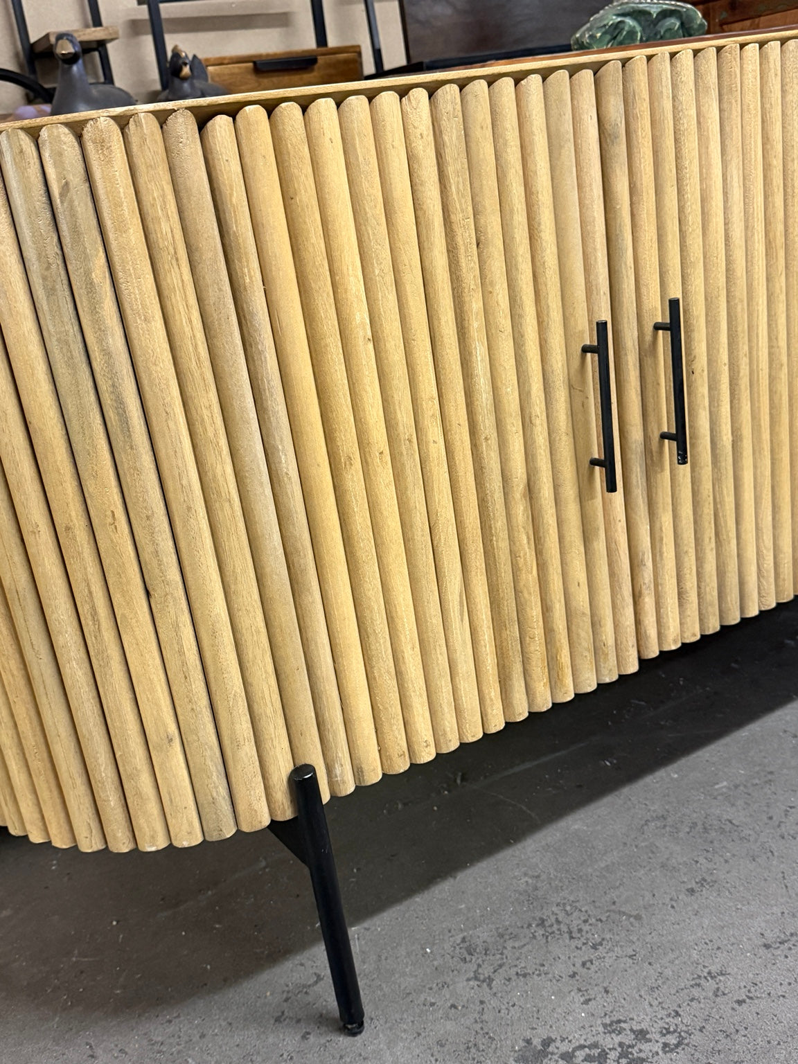 Sit Möbel Sideboard aus massivem Mangoholz – moderner Lamellen-Look