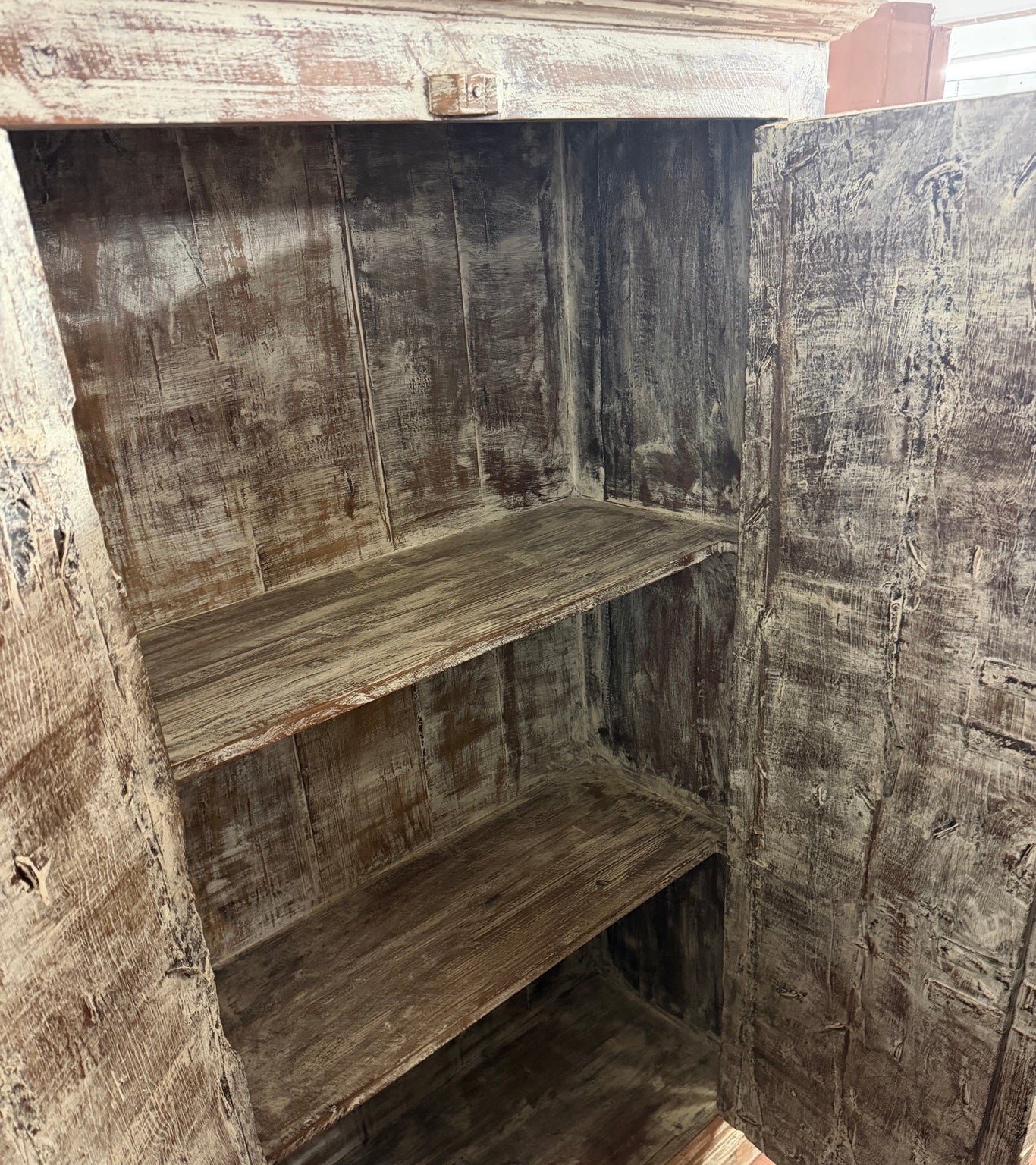 Toller Holzdielenschrank aus Altholz – echtes Unikat