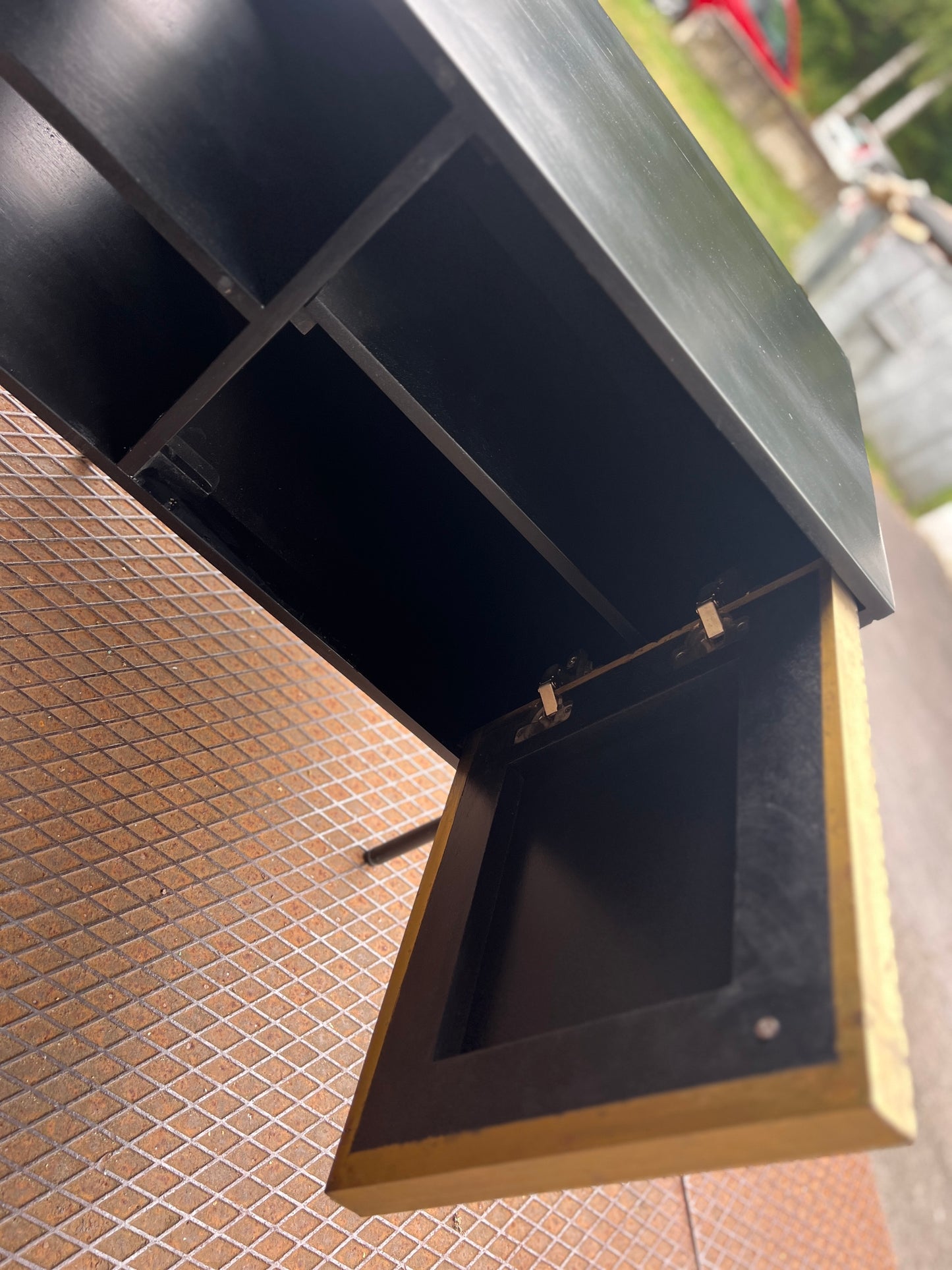 EINMALIGES Tv - Lowboard 130cm aus Holz - Schwarz mit goldener Oberfläche