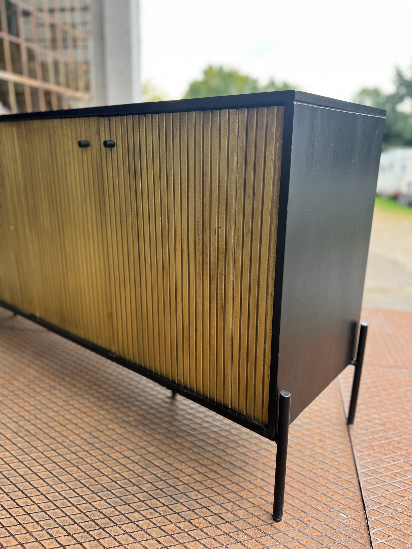 EINMALIGES Sideboard 4-türig 180 cm aus Holz - Schwarz mit goldener Oberfläche