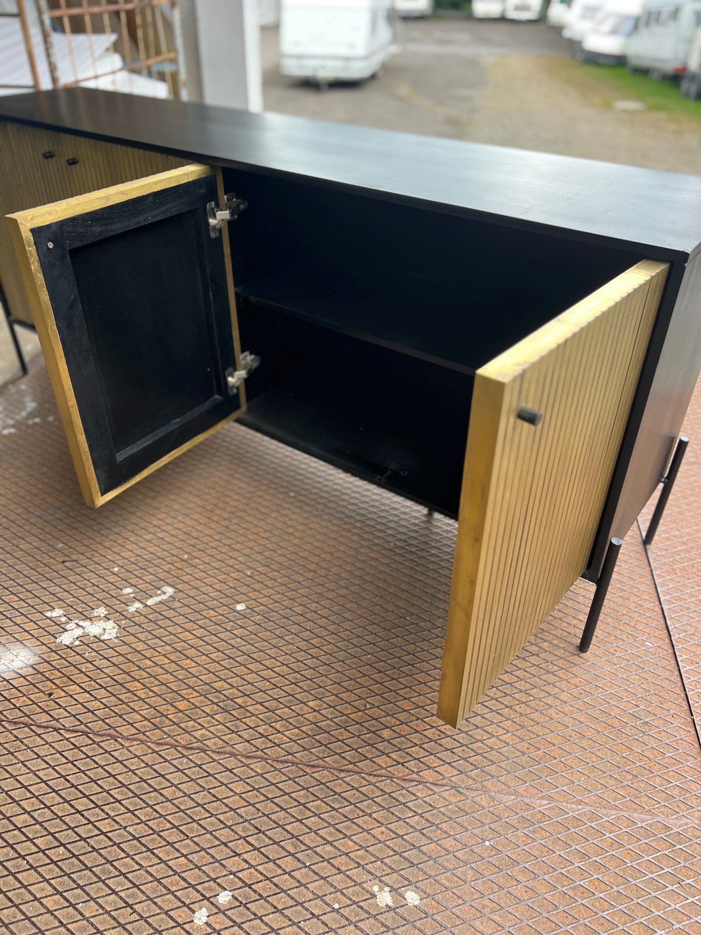 EINMALIGES Sideboard 4-türig 180 cm aus Holz - Schwarz mit goldener Oberfläche
