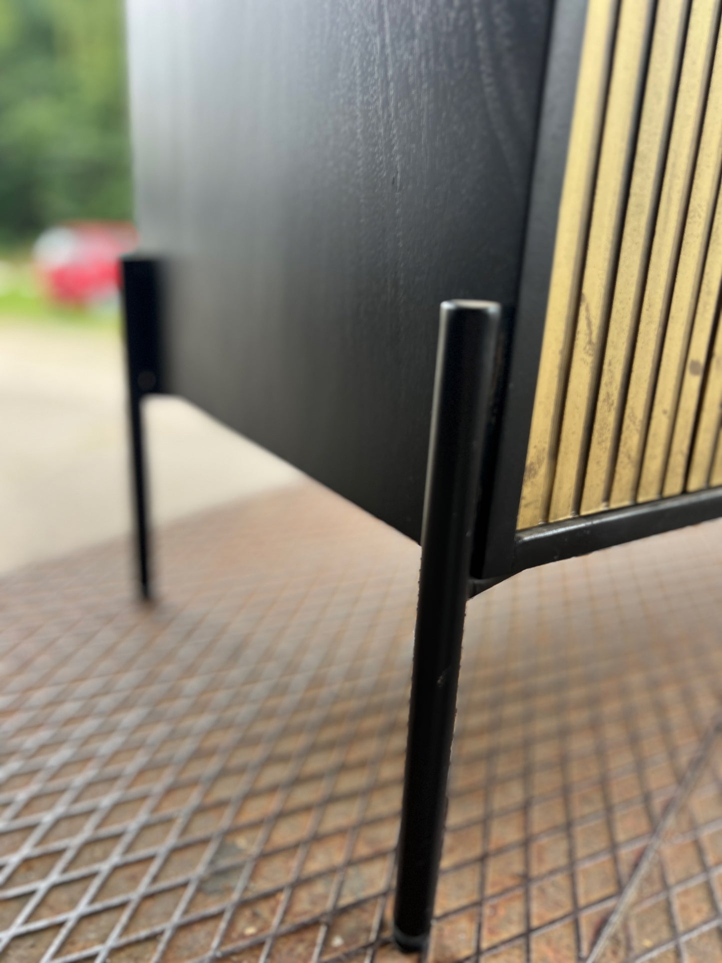 EINMALIGES Sideboard 3-türig 145 cm aus Holz - Schwarz mit goldener Oberfläche