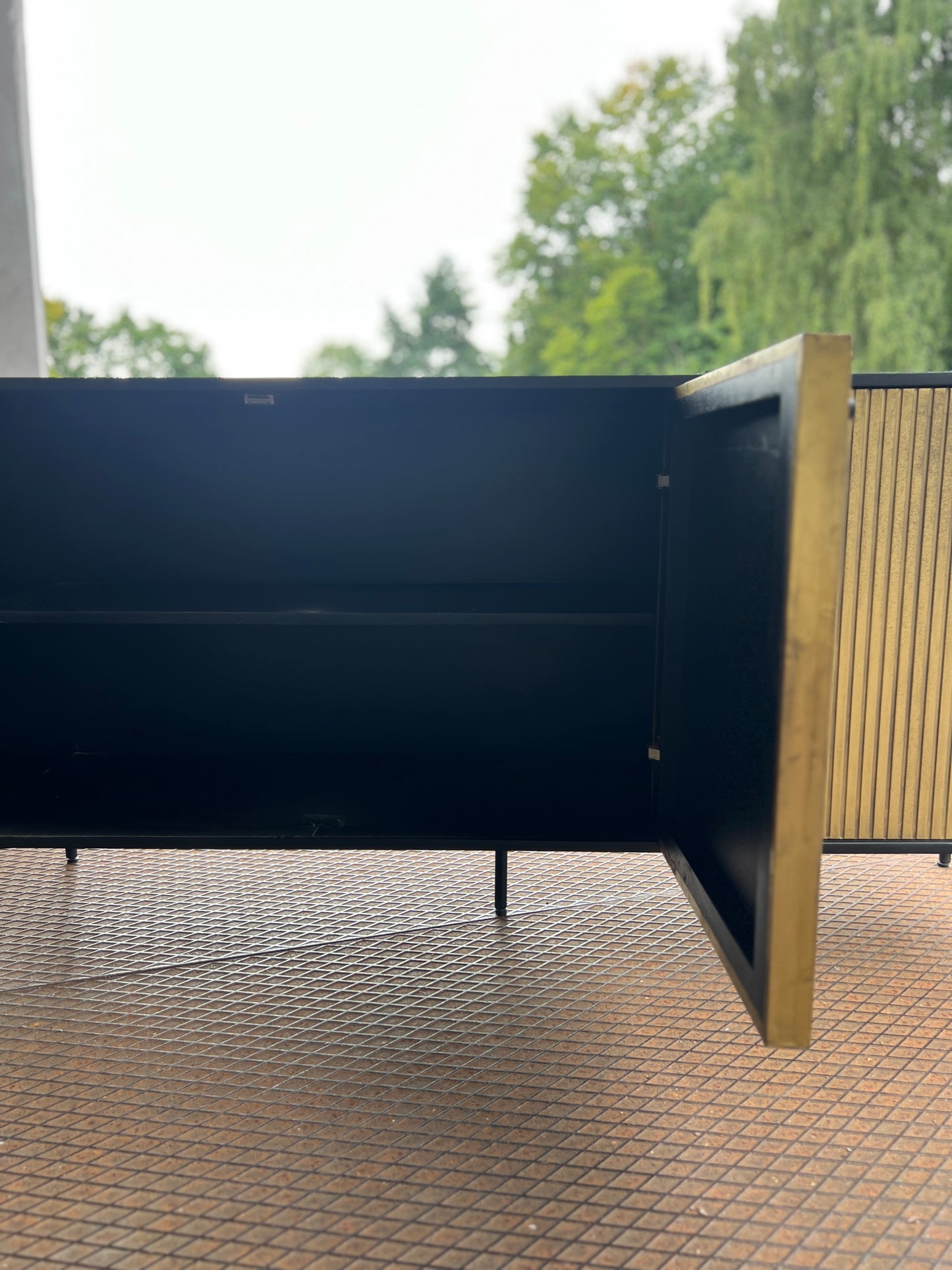 EINMALIGES Sideboard 3-türig 145 cm aus Holz - Schwarz mit goldener Oberfläche