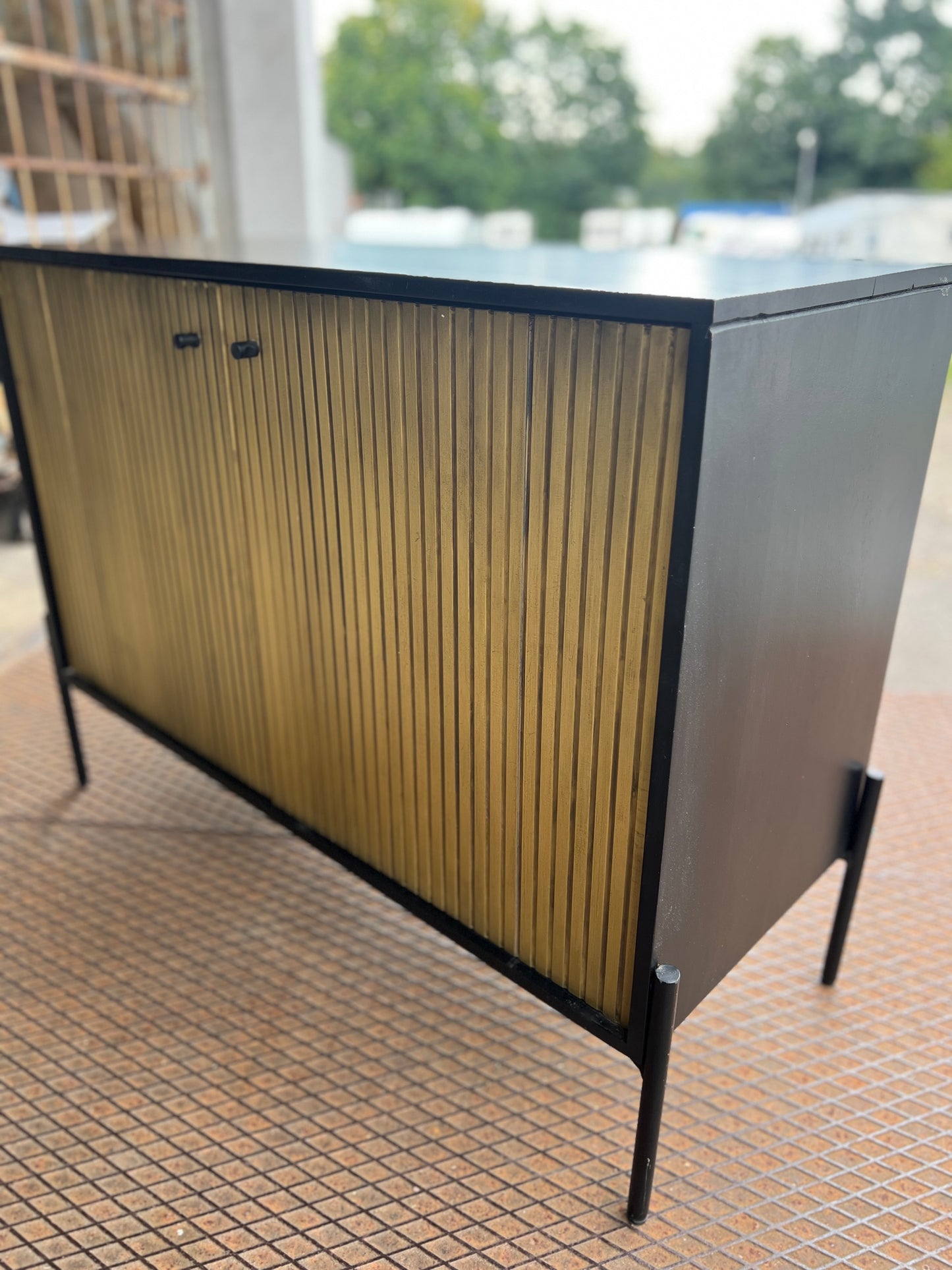 EINMALIGES Sideboard 2-türig 100 cm aus Holz - Schwarz mit goldener Oberfläche