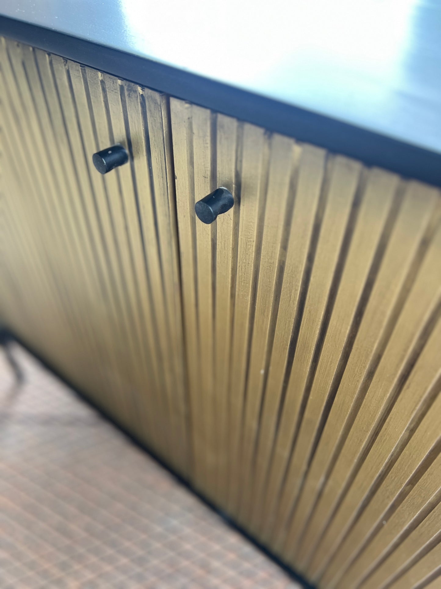 EINMALIGES Sideboard 2-türig 100 cm aus Holz - Schwarz mit goldener Oberfläche