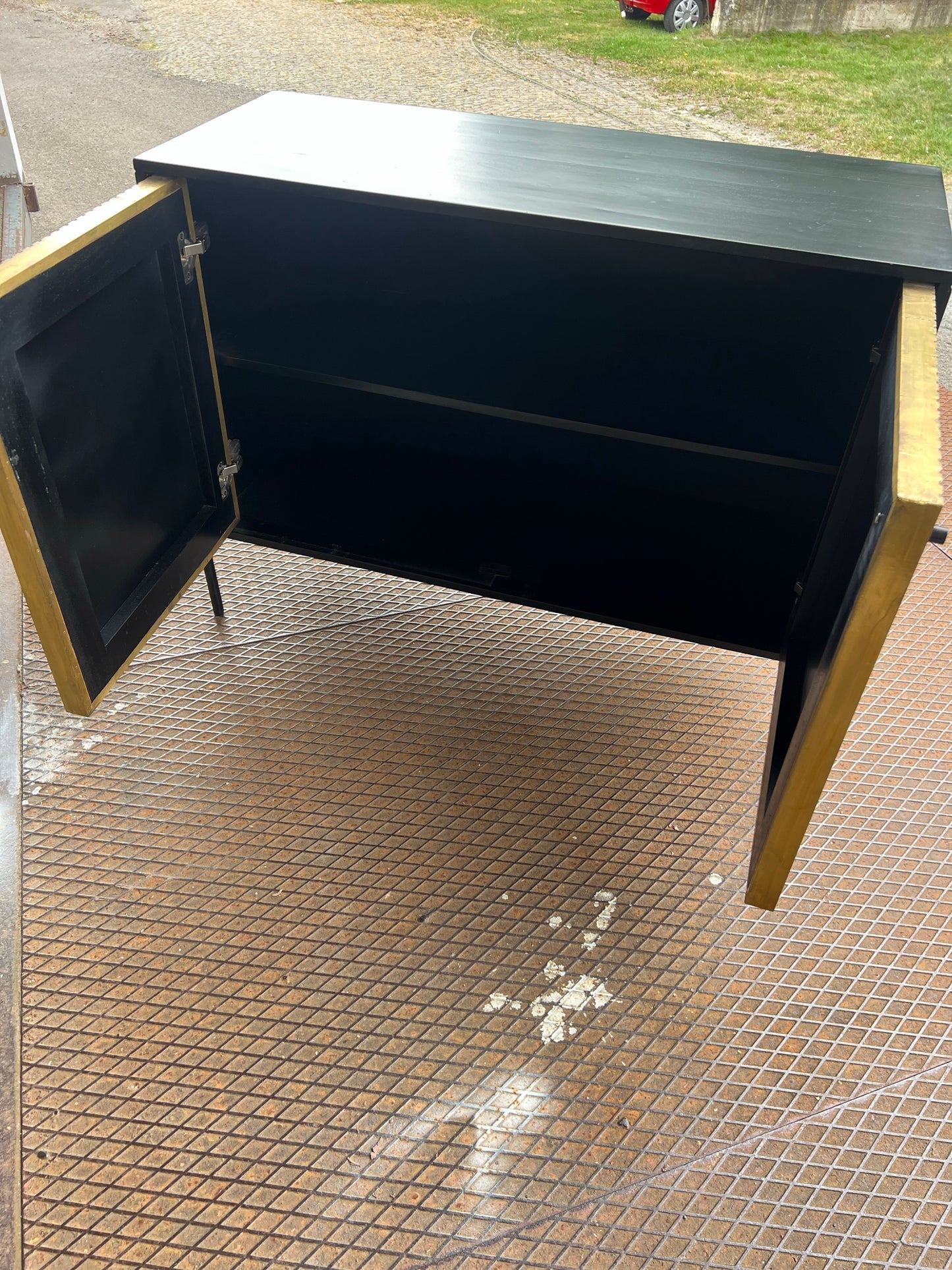 EINMALIGES Sideboard 2-türig 100 cm aus Holz - Schwarz mit goldener Oberfläche