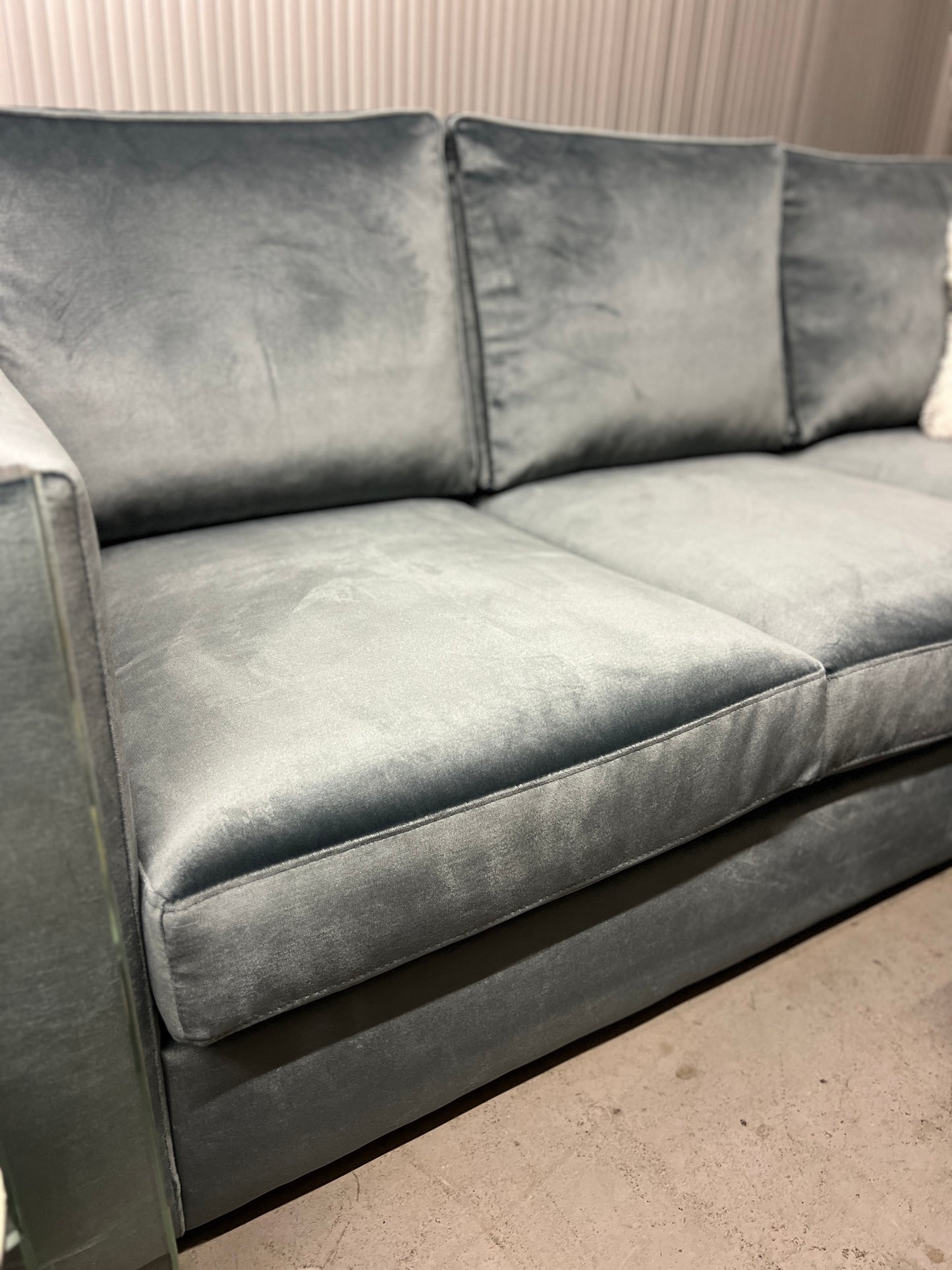 Sofa mit schmaler Armlehne - 225cm