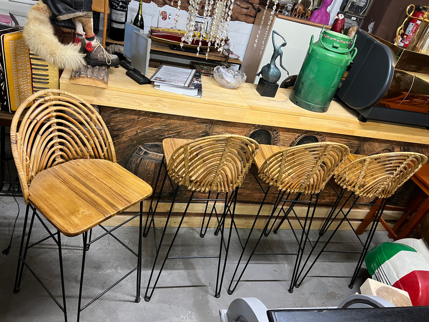 Barhocker mit Holzgeflecht - 4x verfügbar